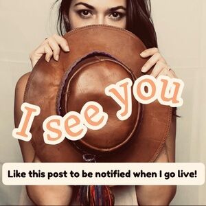 Hellooo!! Like this post to be notified when I go live!